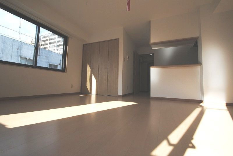 マル義ビルの居間・リビング