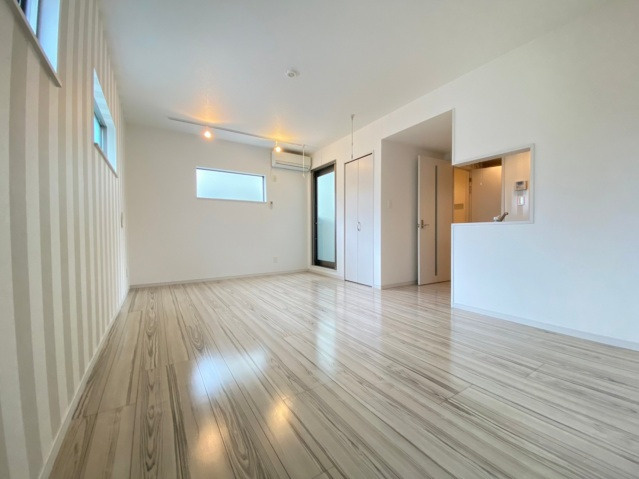 プラウド香住ヶ丘の居間・リビング