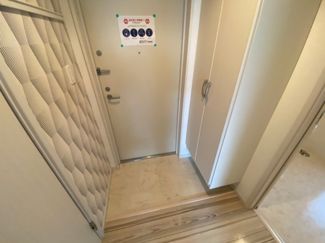 プラウド香住ヶ丘の玄関