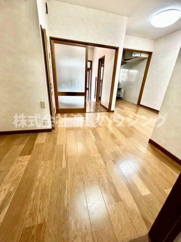 庄内栄町2丁目一戸建の居間・リビング