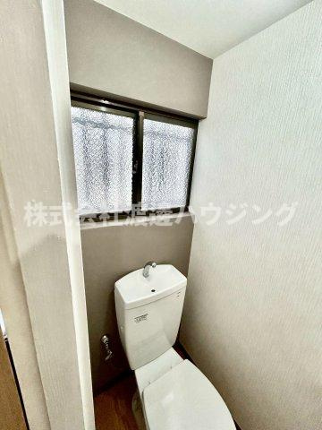 木川西3丁目テラスハウスのその他|トイレにも窓ございます