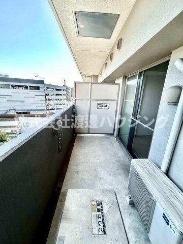 ウィスタリア三国のバルコニー