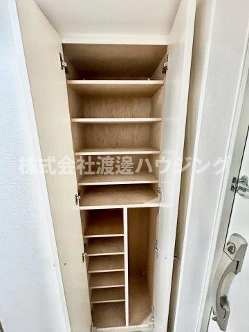 ウィスタリア三国の収納|天井高シューズBOX