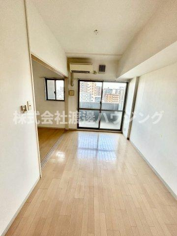 ウィスタリア三国の内装