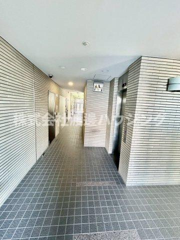 ウィスタリア三国のロビー