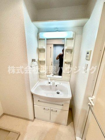 ウィスタリア三国の洗面所