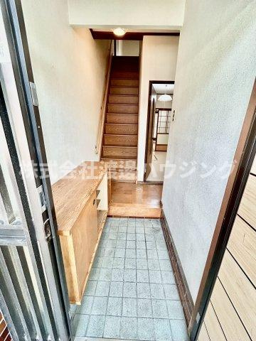 柱本６丁目テラスハウスの玄関