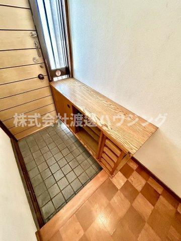 柱本６丁目テラスハウスの玄関|玄関収納