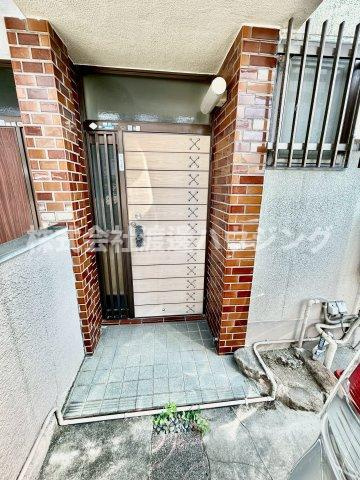 柱本６丁目テラスハウスのエントランス