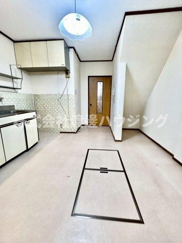 柱本６丁目テラスハウスの居間・リビング