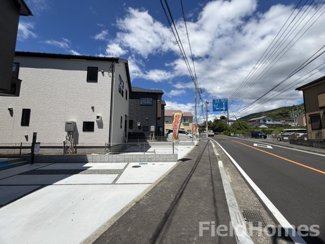 松田町松田庶子新築戸建て　2期11号棟の前面道路含む現地写真|前面道路含む現地写真です。