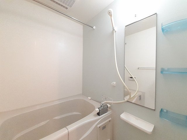 メゾンソレイユの浴室|日々の疲れを癒すお風呂付です