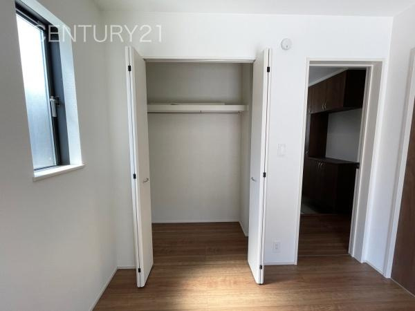 前橋市天川大島町B号棟の収納|ハンガーパイプ付きクローゼットです。