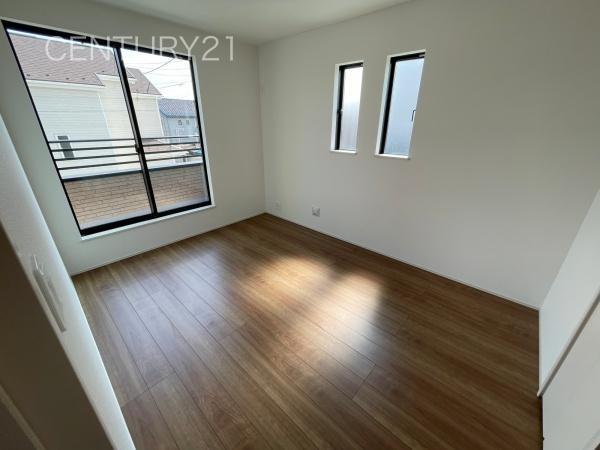 前橋市天川大島町B号棟の洋室|２面採光の明るい洋室です。