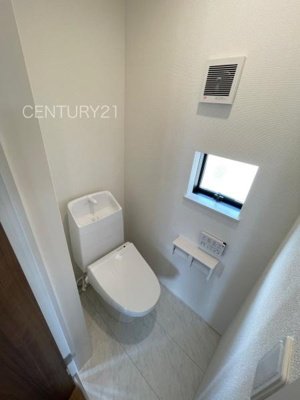 【トイレ】 | 前橋市天川大島町B号棟 | ２階トイレです。
温水シャワー洗浄機能付きです。