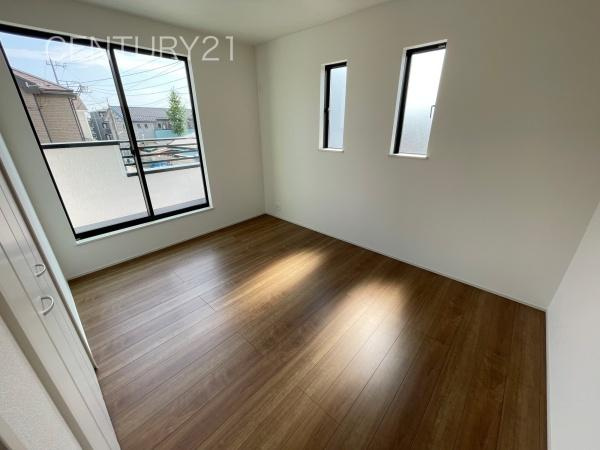 前橋市天川大島町A号棟の洋室|２面採光の明るい洋室です。