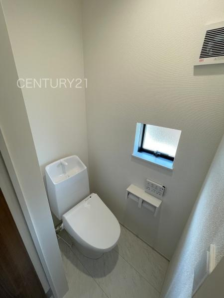 前橋市天川大島町A号棟のトイレ|２階トイレです。
温水シャワー洗浄機能付きです。