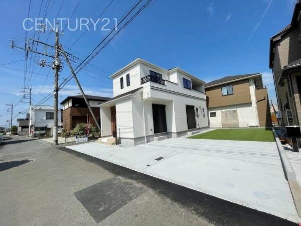 前橋市天川大島町A号棟の前面道路含む現地写真|並列駐車可能な駐車場スペースです。