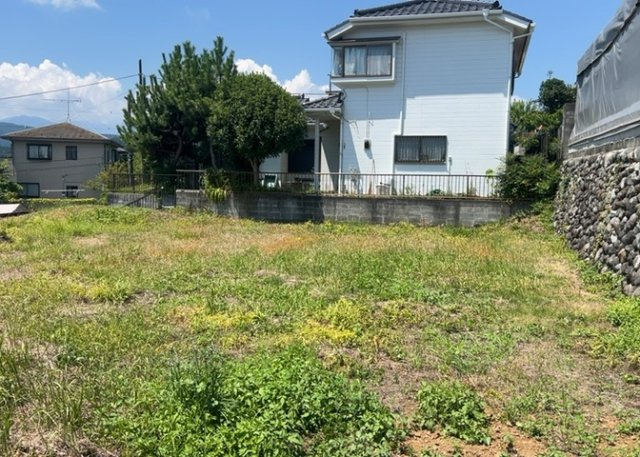 【外観】 | 土地購入を検討されている場合、境界杭がない状態で購入してしまうと境界確定測量をする必要があり、費用がかかります。購入の前に、売主、隣土地所有者立ち合いのもと境界を確定し境界杭を設置するのがベストです。
