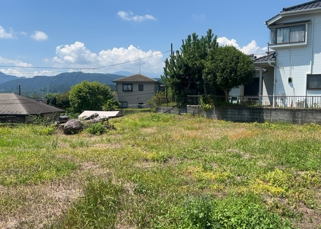 【外観】 | 家を建てる前提で土地を探している場合、地盤の丈夫さは譲れない条件の一つです。地盤が脆弱だと追加工事が必要となります。また、過去に地盤沈下や液状化現象を起こした土地は、できるだけ避けた方がいいでしょう。