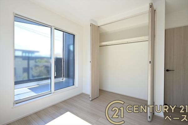 奈良市千代ケ丘１丁目 １号棟 ／新築一戸建の収納|■現地撮影写真■収納スペース付きで整理整頓も楽々！