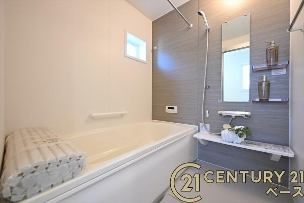 奈良市千代ケ丘１丁目 １号棟 ／新築一戸建の浴室|■現地撮影写真■床は水ハケが良く、乾きやすいのでカビの発生も軽減！