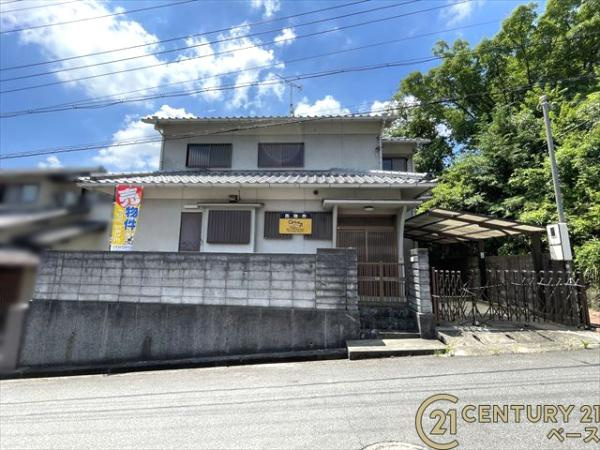 香芝市関屋北７丁目の中古一戸建のその他|■カーポート付き駐車スペースもございます。道路幅が広く駐車もしやすいです■