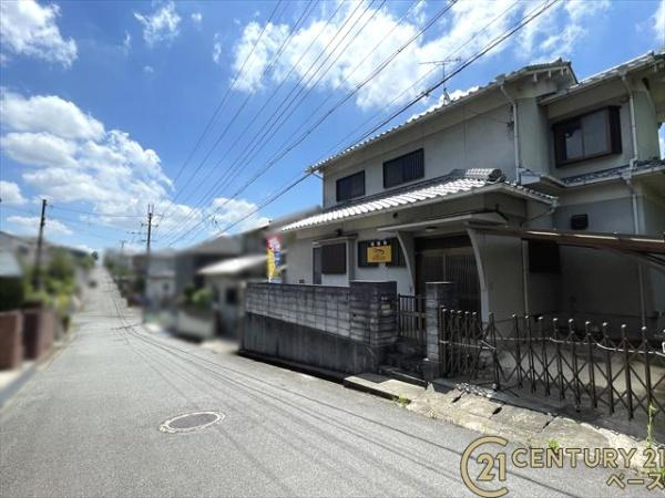 香芝市関屋北７丁目の中古一戸建の前面道路含む現地写真|■区画整理のされた閑静で落ち着いた住宅地です■