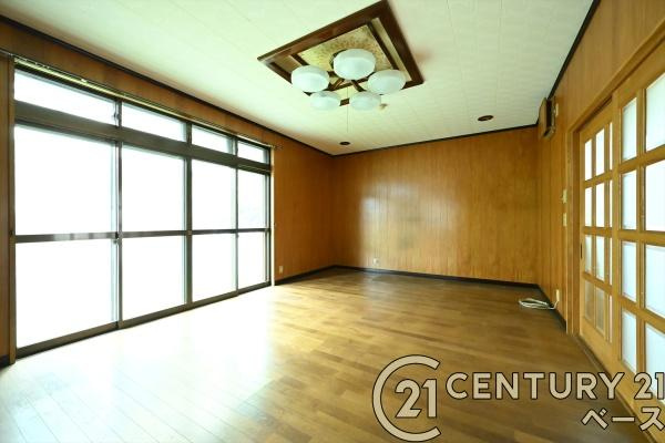 香芝市関屋北７丁目の中古一戸建の洋室|■現地撮影写真■日当たりのよい明るい雰囲気の洋室です！