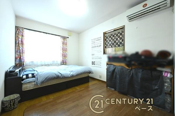 香芝市旭ケ丘４丁目の中古一戸建の洋室|■現地撮影写真■日当たりのよい明るい雰囲気の洋室です！