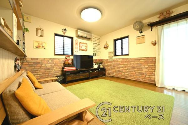 香芝市旭ケ丘４丁目の中古一戸建の居間・リビング