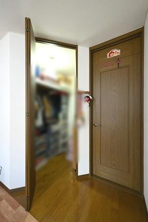 香芝市旭ケ丘４丁目の中古一戸建の玄関