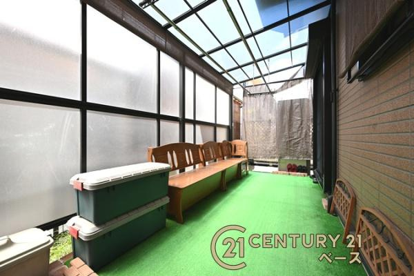 香芝市旭ケ丘４丁目の中古一戸建のその他|■現地撮影写真■リビングからテラスに出ることができ天気を気にせず洗濯物を干せます！