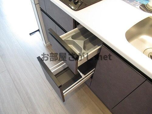 プラウドタワー平井【おとり物件なし】#学生・社会人にオススメ！初期費用分割払いOK！のキッチン|キッチン収納　※新築未入居