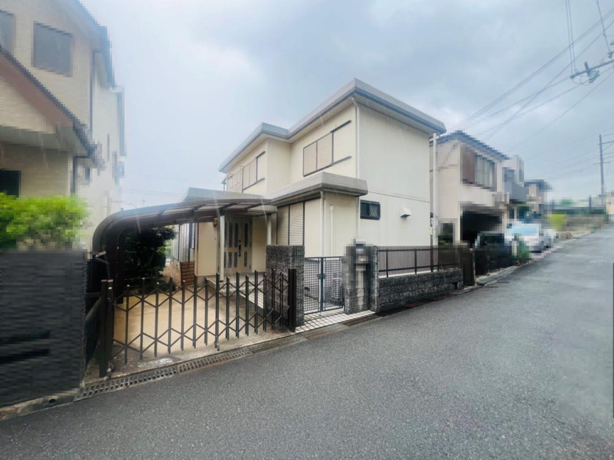 香里園桜木町　中古一戸建ての外観|新しい生活にいかがでしょうか？外観はお住まいの顔になります。こだわりたいポイントですね。外壁塗装や屋根塗装のご相談も承っております。
■現地内覧・資金計画相談・住宅ローン相談もお問合せ受付中■