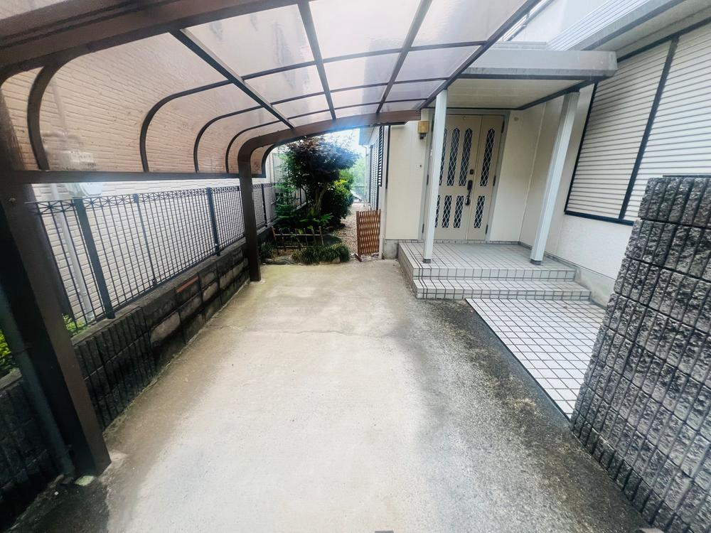 香里園桜木町　中古一戸建ての駐車場|■物件内覧・資金計画相談・住宅ローン相談、リフォーム相談、お問合せ受付中■
※当日・翌日のご内覧、ご相談はお電話でのお問合せがスムーズです！