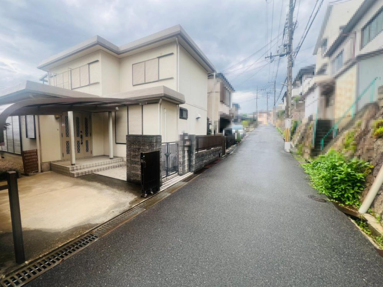 香里園桜木町　中古一戸建ての前面道路含む現地写真|■物件内覧・資金計画相談・住宅ローン相談、リフォーム相談、お問合せ受付中■
※当日・翌日のご内覧、ご相談はお電話でのお問合せがスムーズです！