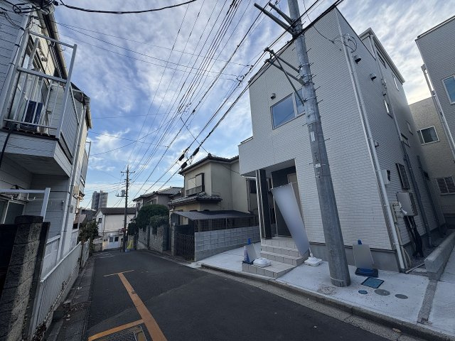 【前面道路含む現地写真】 | ふじみ野市南台2丁目　未入居一戸建住宅　全2棟　(ふじみ野店) | 周辺環境も併せてご案内いたします。
お気軽にお問い合わせください！