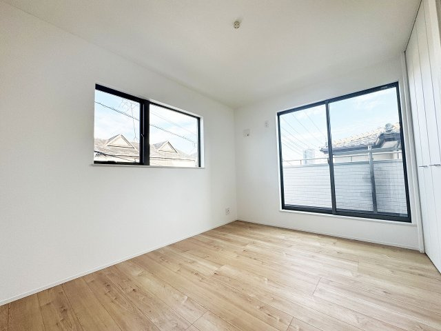 【洋室】 | ふじみ野市南台2丁目　未入居一戸建住宅　全2棟　(ふじみ野店) | 洋室6.0帖。
全居室収納付きでお部屋がすっきりと片付きます！