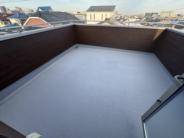 【バルコニー】 | ふじみ野市南台2丁目　未入居一戸建住宅　全2棟　(ふじみ野店) | 眺望良好な大型ルーフバルコニーです。