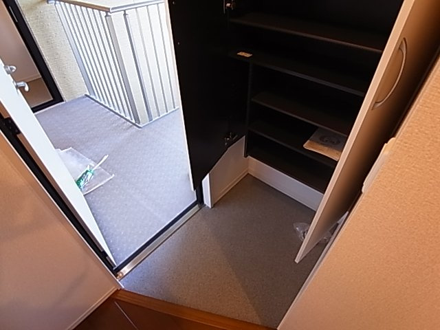 神戸市兵庫区松原通１丁目のアパートの玄関|シューズボックス付き玄関