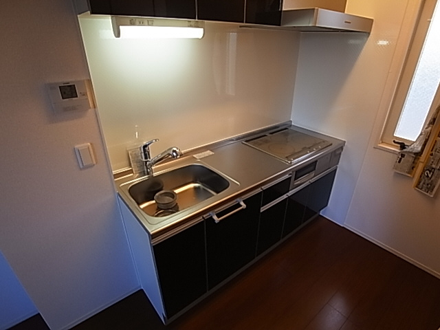 神戸市兵庫区松原通１丁目のアパートのキッチン|システムキッチン（ＩＨ３口グリル付）
