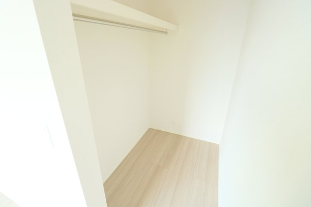 【収納】 | 川越市砂新田3丁目　新築一戸建住宅　全1棟　(ふじみ野店) | 主寝室には収納力のあるウォークインクローゼット付。居室スペースが広々有効に使えます。