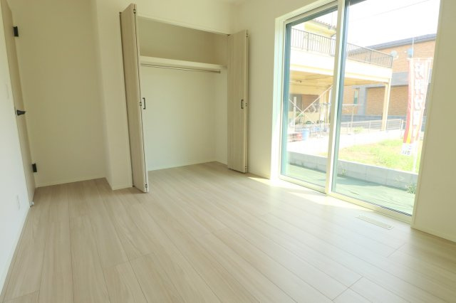  | 川越市砂新田3丁目　新築一戸建住宅　全1棟　(ふじみ野店) | 洋室　6帖
南から明るい光が差し込む陽だまり空間