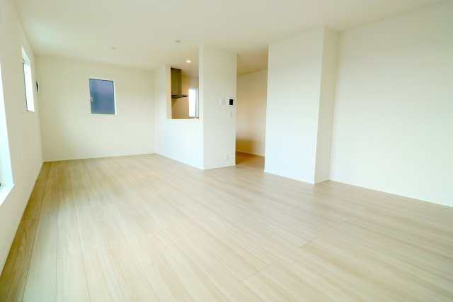 【居間・リビング】 | 川越市砂新田3丁目　新築一戸建住宅　全1棟　(ふじみ野店) | 18.6帖のLDKはプライバシー重視のやすらぎ空間