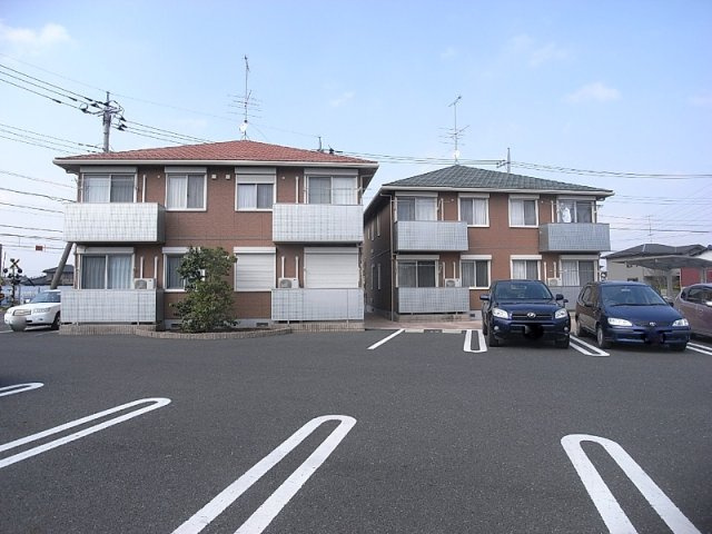 クールプレーヌBの駐車場
