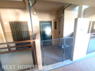 【玄関】 | シティパーク武庫之荘 | 玄関前には専用ポーチがあり、プライバシーが守れます！！