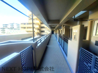 【その他共用部分】 | シティパーク武庫之荘 | 玄関前の廊下です♪