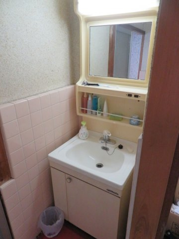 桟敷大嶋邸の独立洗面台|使いやすい独立洗面台です