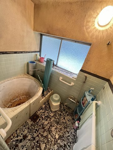 稲畑中古戸建（農地付き）の浴室|お風呂で日々の疲れを落としましょう